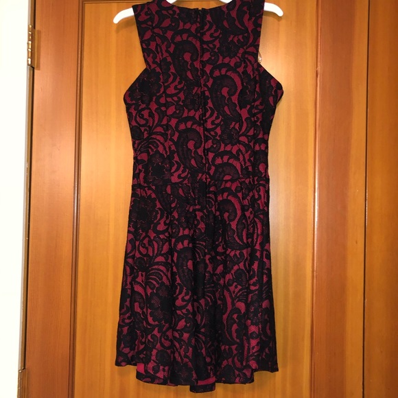 ⭐️RED AND BLACK DRESS - Picture 2 of 3